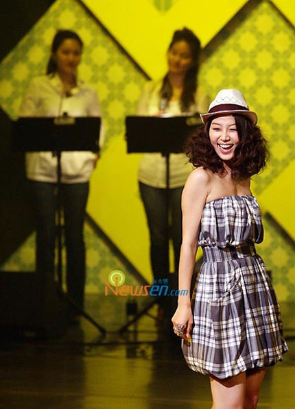 Han Ji Hye sôi động trên sân khấu ca nhạc - 6