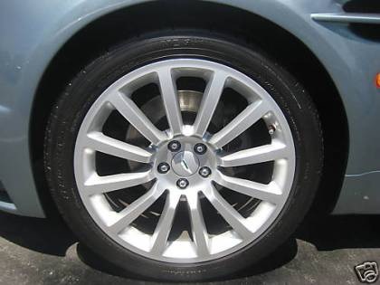 Xe Jaguar được “độ” thành Aston Martin - 12