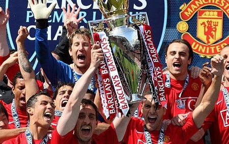 Lễ đăng quang náo nhiệt của MU tại Old Trafford - 2 Lễ đăng quang náo nhiệt của MU tại Old Trafford - 2