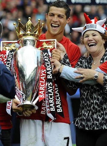 Lễ đăng quang náo nhiệt của MU tại Old Trafford - 9 Lễ đăng quang náo nhiệt của MU tại Old Trafford - 9