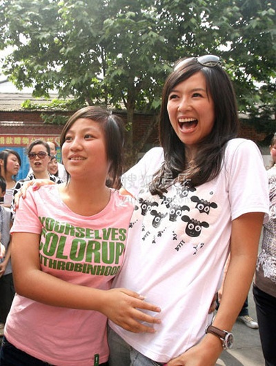 Chương Tử Di: Một ngày ấm áp bên trẻ mồ côi - 4