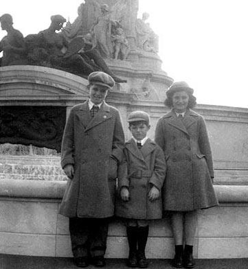 Những bức ảnh chưa từng công bố của gia đình Kennedy - 4 Những bức ảnh chưa từng công bố của gia đình Kennedy - 4