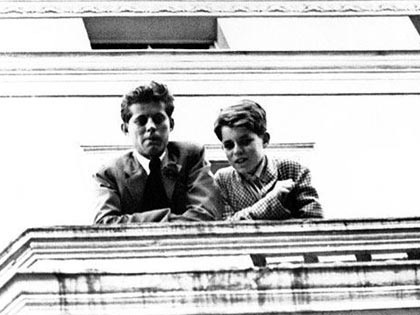 Những bức ảnh chưa từng công bố của gia đình Kennedy - 1 Những bức ảnh chưa từng công bố của gia đình Kennedy - 1