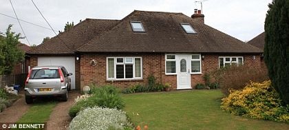 Xây cả ngôi làng bằng... len  - 14