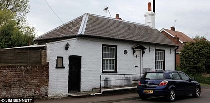 Xây cả ngôi làng bằng... len  - 12