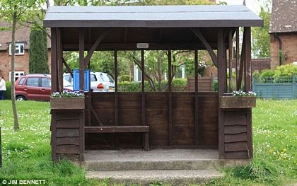 Xây cả ngôi làng bằng... len  - 8