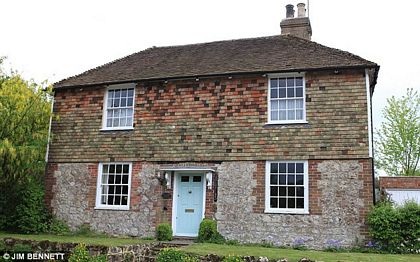 Xây cả ngôi làng bằng... len  - 6