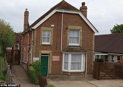 Xây cả ngôi làng bằng... len  - 4