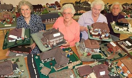 Xây cả ngôi làng bằng... len  - 1