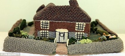 Xây cả ngôi làng bằng... len  - 15