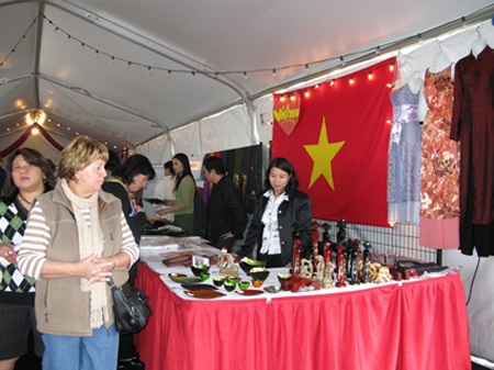 Văn hóa Việt Nam tỏa sáng tại Lễ hội hoa Tulip Canada - 2 Văn hóa Việt Nam tỏa sáng tại Lễ hội hoa Tulip Canada - 2