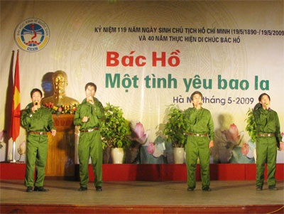 Xúc động Lễ kỷ niệm ngày sinh nhật Bác Hồ - 2