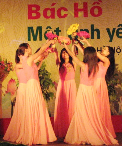 Xúc động Lễ kỷ niệm ngày sinh nhật Bác Hồ - 4