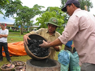 Chùm ảnh: Đúc trống đồng mừng sinh nhật Bác - 8
