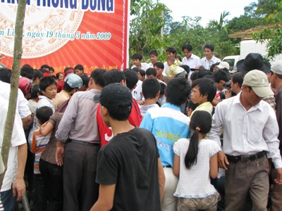 Chùm ảnh: Đúc trống đồng mừng sinh nhật Bác - 19