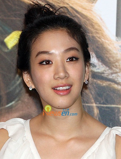 Jung Ryeo Won: "Tôi thích chủ động trong các mối quan hệ..." - 5 Jung Ryeo Won: "Tôi thích chủ động trong các mối quan hệ..." - 5