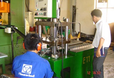 Cử tri lo vì học phí, run vì thực phẩm - 2 Cử tri lo vì học phí, run vì thực phẩm - 2