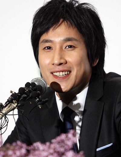 Lee Seon Kyun “trình làng” ảnh cưới lạ mắt - 2 Lee Seon Kyun “trình làng” ảnh cưới lạ mắt - 2