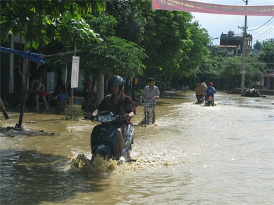 Người chết, đường ngập, giao thông ách tắc vì mưa lớn - 1 Người chết, đường ngập, giao thông ách tắc vì mưa lớn - 1
