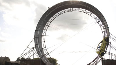 Nhào lộn mạo hiểm bằng ô tô - 4