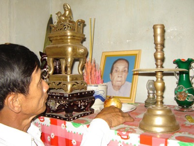 Hàng trăm dân nghèo bị “treo” tiền mai táng phí  - 1