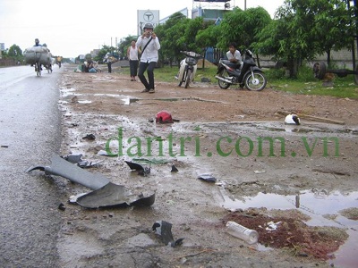 Tông xe khách, cô gái trẻ thiệt mạng - 1