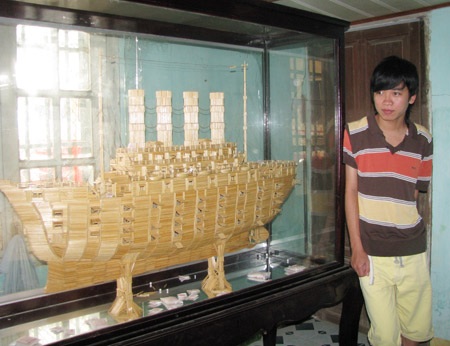 Chàng trai “lạ lùng” miệt mài cùng tăm - 1 Chàng trai “lạ lùng” miệt mài cùng tăm - 1