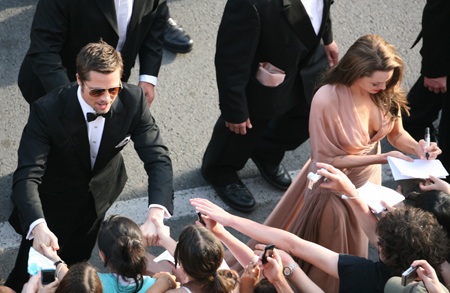 “Rừng” máy ảnh “bủa vây” Jolie - Pitt - 10 “Rừng” máy ảnh “bủa vây” Jolie - Pitt - 10