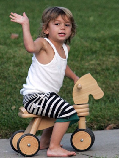 Quý tử nhà Stefani khoe tóc sành điệu - 3