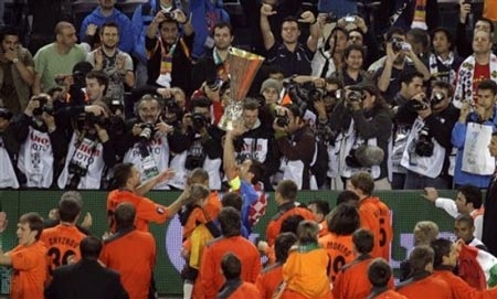 Chung kết UEFA Cup - Nơi niềm vui đọng lại... - 3