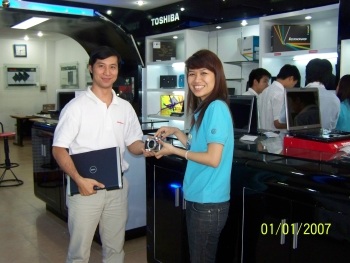 Mua máy tính xách tay được tặng máy ảnh số - 1
