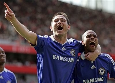 Lampard lần thứ 3 được các CĐV Chelsea tôn vinh - 1