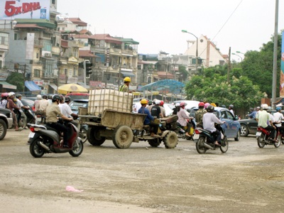 Chùm ảnh: Công nông “hiên ngang” giữa Hà Nội - 7 Chùm ảnh: Công nông “hiên ngang” giữa Hà Nội - 7