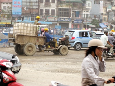 Chùm ảnh: Công nông “hiên ngang” giữa Hà Nội - 8 Chùm ảnh: Công nông “hiên ngang” giữa Hà Nội - 8