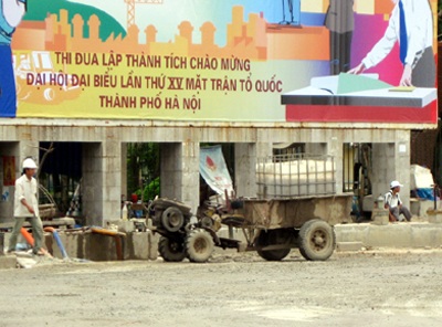 Chùm ảnh: Công nông “hiên ngang” giữa Hà Nội - 4 Chùm ảnh: Công nông “hiên ngang” giữa Hà Nội - 4