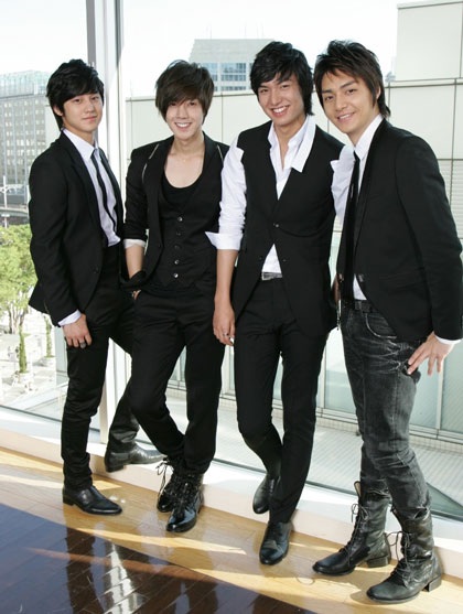 Lee Min Ho sống vui nhờ... “Boys over flowers” - 3