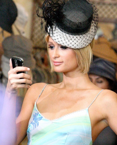 Tiểu thư Paris Hilton lại mất điện thoại - 1 Tiểu thư Paris Hilton lại mất điện thoại - 1