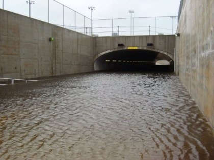 Đường đua Daytona chìm trong biển nước - 4 Đường đua Daytona chìm trong biển nước - 4