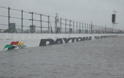 Đường đua Daytona chìm trong biển nước - 1 Đường đua Daytona chìm trong biển nước - 1