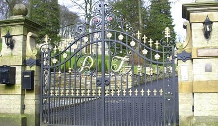 Phil Neville chấp nhận bán nhà dù lỗ to - 1 Phil Neville chấp nhận bán nhà dù lỗ to - 1