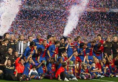 Barcelona ngập tràn hạnh phúc trong đêm đăng quang - 8 Barcelona ngập tràn hạnh phúc trong đêm đăng quang - 8