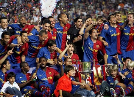 Barcelona ngập tràn hạnh phúc trong đêm đăng quang - 7 Barcelona ngập tràn hạnh phúc trong đêm đăng quang - 7