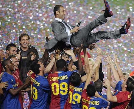 Barcelona ngập tràn hạnh phúc trong đêm đăng quang - 9 Barcelona ngập tràn hạnh phúc trong đêm đăng quang - 9