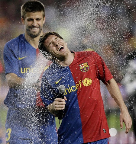 Barcelona ngập tràn hạnh phúc trong đêm đăng quang - 10 Barcelona ngập tràn hạnh phúc trong đêm đăng quang - 10