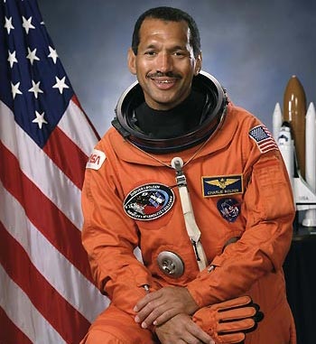 Người Mỹ gốc Phi đầu tiên làm giám đốc NASA - 1 Người Mỹ gốc Phi đầu tiên làm giám đốc NASA - 1