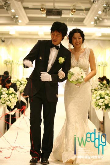Xem lại đám cưới ấm cúng của Lee Seon Kyun và Jeon Hye Jin - 9 Xem lại đám cưới ấm cúng của Lee Seon Kyun và Jeon Hye Jin - 9