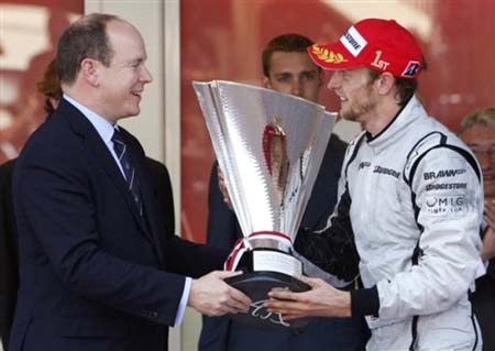 Button độc diễn, Raikkonen hết “khát” champagne - 3 Button độc diễn, Raikkonen hết “khát” champagne - 3