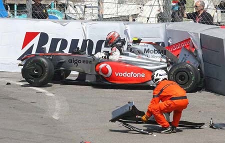 Button độc diễn, Raikkonen hết “khát” champagne - 1 Button độc diễn, Raikkonen hết “khát” champagne - 1