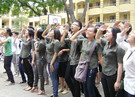 “Nổ tung” màn chia tay “tự phát” - 6 “Nổ tung” màn chia tay “tự phát” - 6