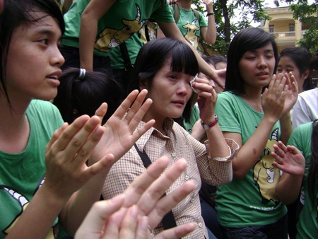 “Nổ tung” màn chia tay “tự phát” - 8 “Nổ tung” màn chia tay “tự phát” - 8